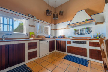 4 Bed  Villa/House for Sale, Arafo, Santa Cruz de Tenerife, Tenerife - PR-CAS0209VED