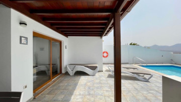 3 Bed  Villa/House for Sale, Playa Blanca, Lanzarote - LA-PB084s