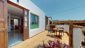 3 Bed  Property for Sale, Playa Blanca, Lanzarote - LA-PB085s