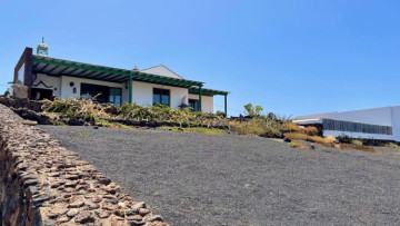 3 Bed  Property for Sale, Playa Blanca, Lanzarote - LA-PB085s