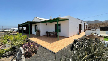 3 Bed  Property for Sale, Playa Blanca, Lanzarote - LA-PB085s