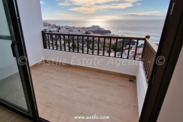 2 Bed  Flat / Apartment for Sale, Acantilados De Los Gigantes, Santiago Del Teide, Tenerife - AZ-1853