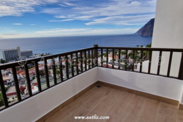 2 Bed  Flat / Apartment for Sale, Acantilados De Los Gigantes, Santiago Del Teide, Tenerife - AZ-1853
