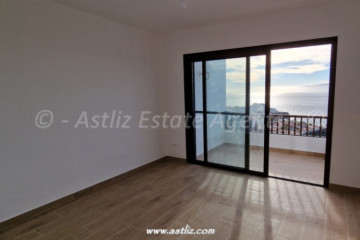 2 Bed  Flat / Apartment for Sale, Acantilados De Los Gigantes, Santiago Del Teide, Tenerife - AZ-1853