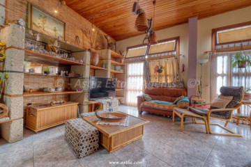 3 Bed  Commercial for Sale, Playa San Juan, Guia De Isora, Tenerife - AZ-1856