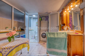 3 Bed  Commercial for Sale, Playa San Juan, Guia De Isora, Tenerife - AZ-1856