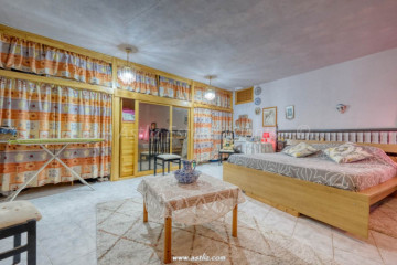 3 Bed  Commercial for Sale, Playa San Juan, Guia De Isora, Tenerife - AZ-1856