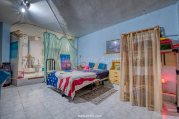3 Bed  Commercial for Sale, Playa San Juan, Guia De Isora, Tenerife - AZ-1856