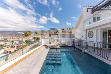 7 Bed  Villa/House for Sale, San Eugenio Alto, Tenerife - NP-04382