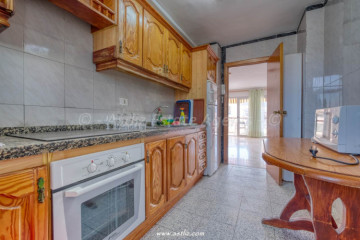 3 Bed  Flat / Apartment for Sale, Los Cristianos, Arona, Tenerife - AZ-1857