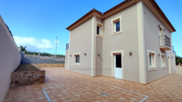 5 Bed  Villa/House for Sale, Garachico, Tenerife - IC-VCH11769