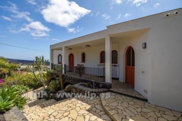 6 Bed  Villa/House for Sale, Tajuya, Los Llanos, La Palma - LP-L685