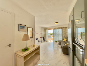 1 Bed  Flat / Apartment for Sale, Los Cristianos, Arona, Tenerife - AZ-1872