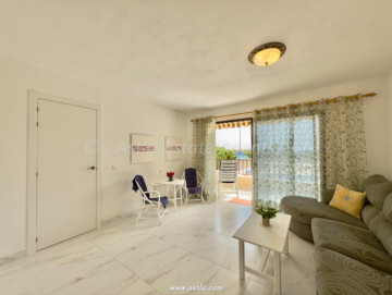 1 Bed  Flat / Apartment for Sale, Los Cristianos, Arona, Tenerife - AZ-1872
