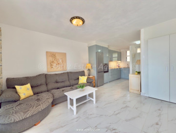 1 Bed  Flat / Apartment for Sale, Los Cristianos, Arona, Tenerife - AZ-1872