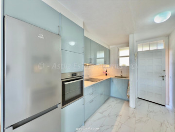 1 Bed  Flat / Apartment for Sale, Los Cristianos, Arona, Tenerife - AZ-1872
