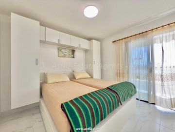 1 Bed  Flat / Apartment for Sale, Los Cristianos, Arona, Tenerife - AZ-1872