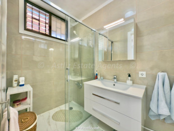 1 Bed  Flat / Apartment for Sale, Los Cristianos, Arona, Tenerife - AZ-1872