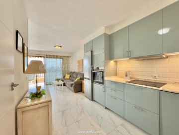 1 Bed  Flat / Apartment for Sale, Los Cristianos, Arona, Tenerife - AZ-1872