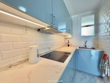 1 Bed  Flat / Apartment for Sale, Los Cristianos, Arona, Tenerife - AZ-1872