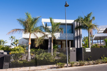 4 Bed  Villa/House for Sale, Playa San Juan, Guia De Isora, Tenerife - AZ-1877
