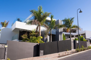 4 Bed  Villa/House for Sale, Playa San Juan, Guia De Isora, Tenerife - AZ-1877