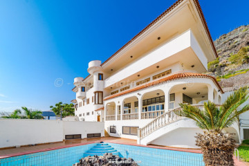 8 Bed  Villa/House for Sale, Santa Cruz De Tenerife, Tenerife - AZ-1883