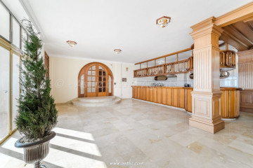 8 Bed  Villa/House for Sale, Santa Cruz De Tenerife, Tenerife - AZ-1883