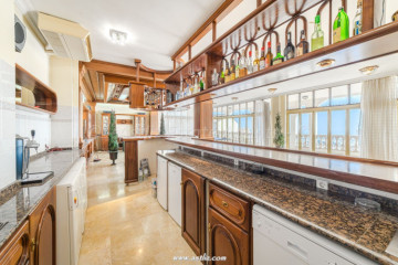 8 Bed  Villa/House for Sale, Santa Cruz De Tenerife, Tenerife - AZ-1883