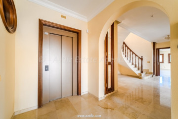 8 Bed  Villa/House for Sale, Santa Cruz De Tenerife, Tenerife - AZ-1883