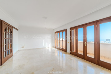 8 Bed  Villa/House for Sale, Santa Cruz De Tenerife, Tenerife - AZ-1883