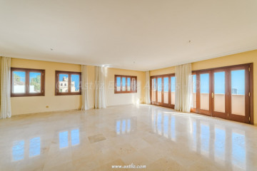 8 Bed  Villa/House for Sale, Santa Cruz De Tenerife, Tenerife - AZ-1883