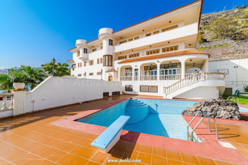8 Bed  Villa/House for Sale, Santa Cruz De Tenerife, Tenerife - AZ-1883