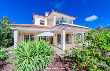 4 Bed  Villa/House for Sale, La Caleta, Adeje, Tenerife - AZ-1884
