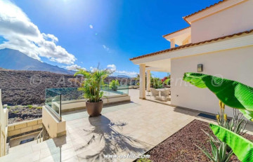 4 Bed  Villa/House for Sale, La Caleta, Adeje, Tenerife - AZ-1884