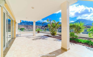 4 Bed  Villa/House for Sale, La Caleta, Adeje, Tenerife - AZ-1884