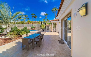 4 Bed  Villa/House for Sale, La Caleta, Adeje, Tenerife - AZ-1884