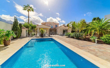4 Bed  Villa/House for Sale, La Caleta, Adeje, Tenerife - AZ-1884