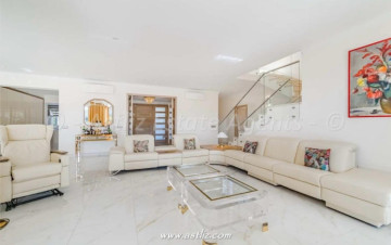 4 Bed  Villa/House for Sale, La Caleta, Adeje, Tenerife - AZ-1884