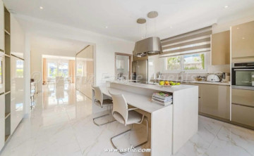 4 Bed  Villa/House for Sale, La Caleta, Adeje, Tenerife - AZ-1884