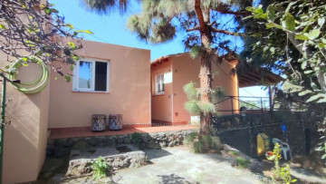 2 Bed  Villa/House to Rent, La Orotava, Tenerife - IC-ACH11831