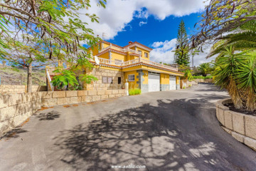 4 Bed  Villa/House for Sale, San Miguel, San Miguel De Abona, Tenerife - AZ-1885