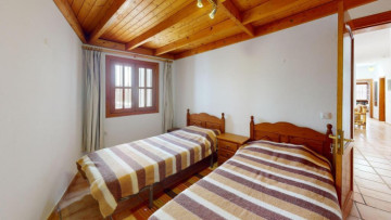 2 Bed  Villa/House for Sale, Playa Blanca, Lanzarote - LA-PB092s