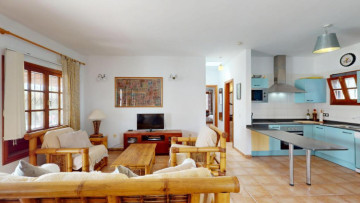 2 Bed  Villa/House for Sale, Playa Blanca, Lanzarote - LA-PB092s