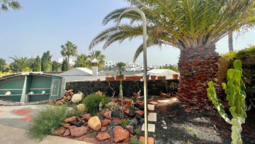 2 Bed  Villa/House for Sale, Playa Blanca, Lanzarote - LA-PB092s