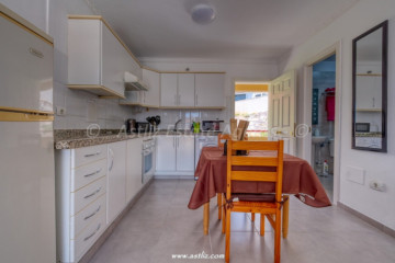 1 Bed  Flat / Apartment for Sale, Puerto De Santiago, Santiago Del Teide, Tenerife - AZ-1895