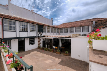 9 Bed  Villa/House for Sale, San Cristobal De La Laguna, Tenerife - AZ-1896