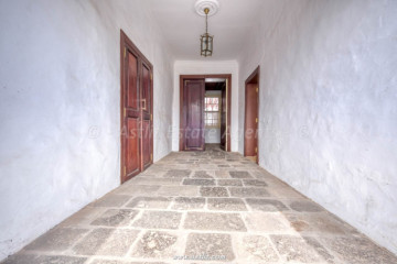 9 Bed  Villa/House for Sale, San Cristobal De La Laguna, Tenerife - AZ-1896