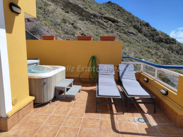 2 Bed  Flat / Apartment for Sale, Playa De Las Americas, Adeje, Tenerife - AZ-1899