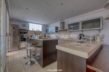 7 Bed  Villa/House for Sale, Icod De Los Vinos, Tenerife - AZ-1905